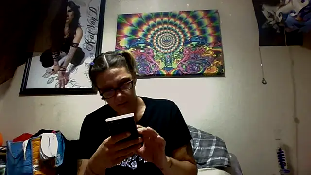 Snapshot of SparklesB1tch chatting on October 13, 2025, 12:54 am SparklesB1tch online show from October 13, 2025, 12:54 am