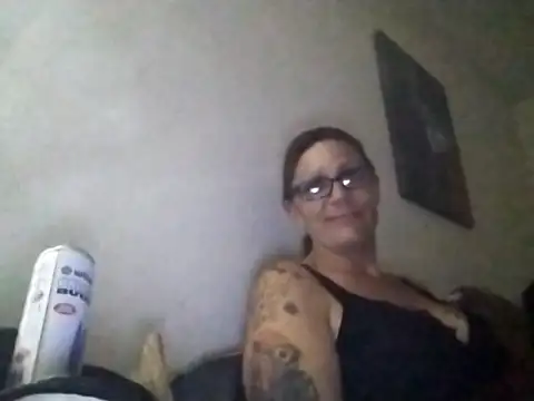 Snapshot of SparklesB1tch chatting on October 18, 2025, 1:01 pm SparklesB1tch online show from October 18, 2025, 1:01 pm