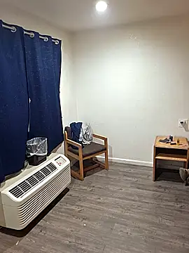 Snapshot of SparklesB1tch chatting on February 14, 2026, 8:44 am SparklesB1tch online show from February 14, 2026, 8:44 am