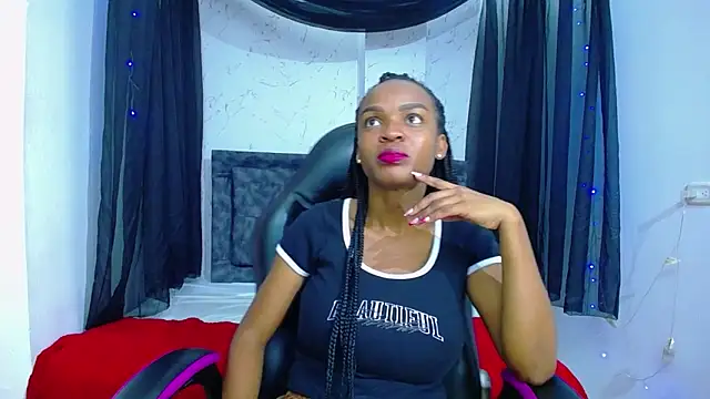 mia  thomson  online show from November 23, 2025, 1:22 pm