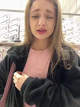 KittyQueeny online show from September 14, 2025, 9:19 am