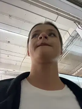 KittyQueeny online show from September 25, 2025, 1:04 pm