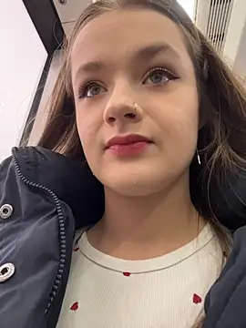 KittyQueeny online show from December 15, 2025, 12:09 pm