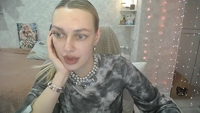 NickyAdamidi online show from October 21, 2025, 4:30 pm