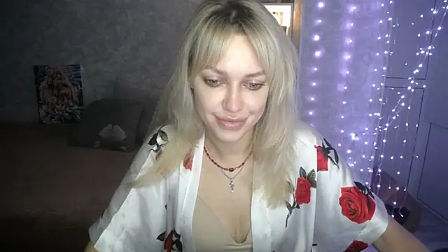 NickyAdamidi online show from November 4, 2025, 3:11 pm