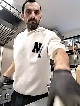 Snapshot of hotmen83 chatting on October 10, 2025, 6:12 am hotmen83 online show from October 10, 2025, 6:12 am