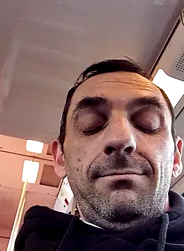 Snapshot of hotmen83 chatting on March 25, 2026, 12:44 pm hotmen83 online show from March 25, 2026, 12:44 pm