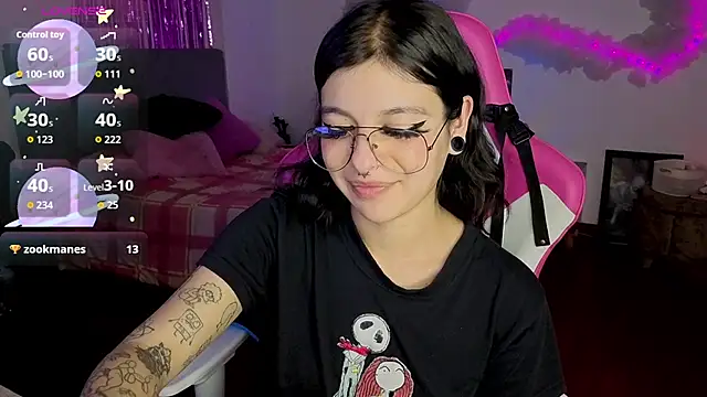 Snapshot of larah_uwu chatting on May 8, 2026, 6:24 pm larah uwu online show from May 8, 2026, 6:24 pm