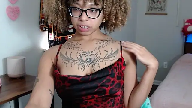 Snapshot of Cherribombzz chatting on February 19, 2026, 4:58 pm Cherribombzz online show from February 19, 2026, 4:58 pm