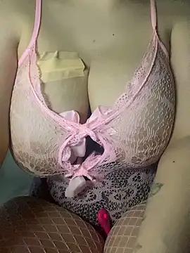 emiliafrancaise online show from February 14, 2026, 6:48 pm