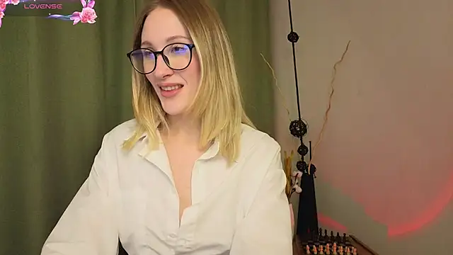 Snapshot of BiancaHelo chatting on September 24, 2025, 11:24 am BiancaHelo online show from September 24, 2025, 11:24 am