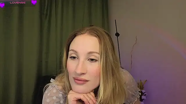 Snapshot of BiancaHelo chatting on September 26, 2025, 11:03 am BiancaHelo online show from September 26, 2025, 11:03 am