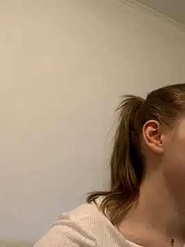 Leya F online show from September 20, 2025, 6:53 pm