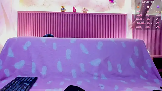 HollyHill  online show from September 19, 2025, 11:44 am