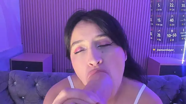 HollyHill  online show from November 11, 2025, 8:09 pm