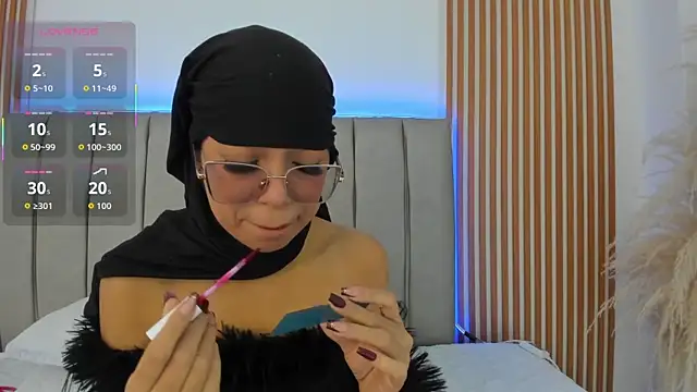 naishaa  online show from December 4, 2025, 6:38 pm