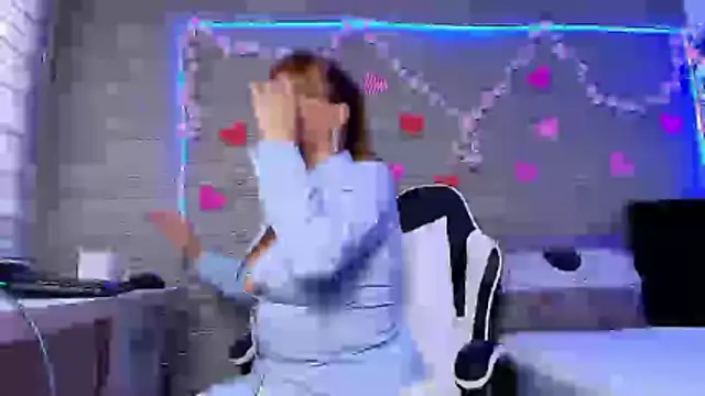 naomi diamond  online show from December 3, 2025, 1:09 pm