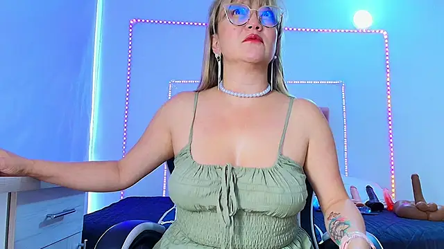 naomi diamond  online show from May 21, 2026, 11:28 am