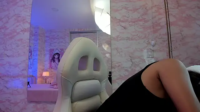 Lhea Foxx online show from November 6, 2025, 12:00 am