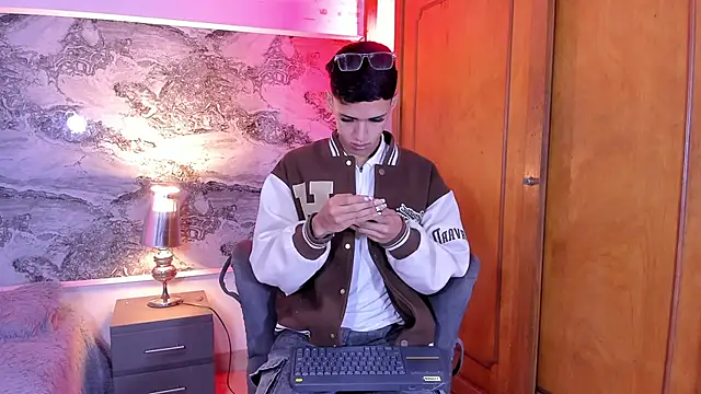 Snapshot of BILLY_JAMEES chatting on February 17, 2026, 12:34 pm BILLY JAMEES online show from February 17, 2026, 12:34 pm