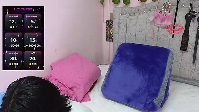 katalinathxandbritney1 online show from September 19, 2025, 9:15 pm