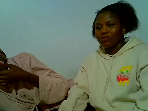 SweetHoney21  online show from May 22, 2026, 9:31 pm