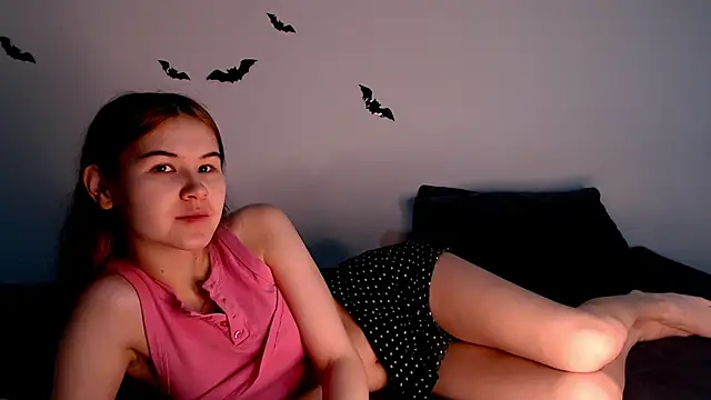 Snapshot of litle_owl chatting on November 1, 2025, 2:19 pm litle owl online show from November 1, 2025, 2:19 pm