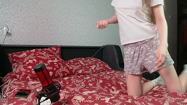 litle owl online show from April 25, 2026, 3:09 pm