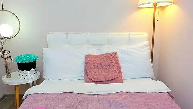 AndreaButt online show from April 7, 2026, 5:19 am