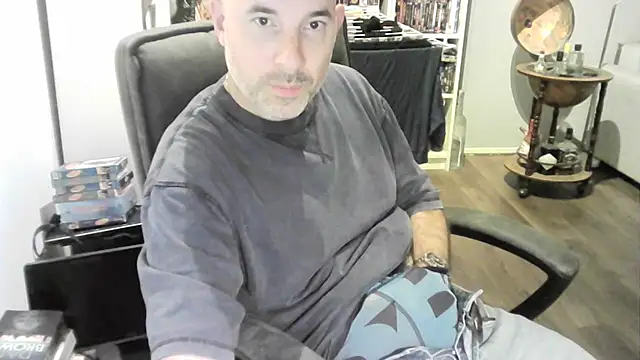Chrisprngr online show from July 24, 2026, 7:34 pm