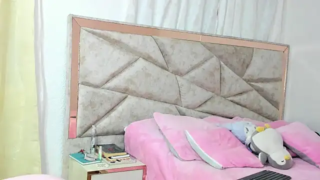 kendal hot01 online show from September 29, 2025, 9:19 pm