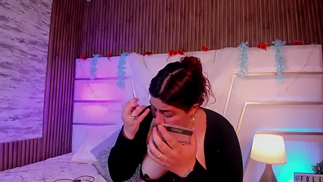 AdelaTaylor online show from October 6, 2025, 5:43 pm