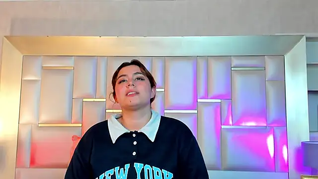 AdelaTaylor online show from November 6, 2025, 11:48 pm