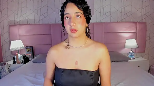 BellaSwwan online show from December 3, 2025, 12:58 pm