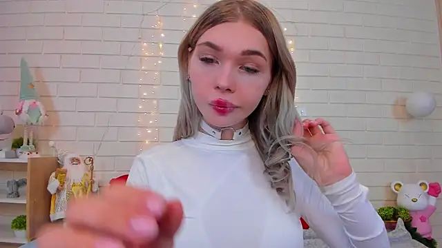 Snapshot of Blondy_Fina chatting on January 13, 2026, 4:40 am Blondy Fina online show from January 13, 2026, 4:40 am