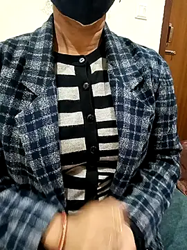 Snapshot of soni_yhakur chatting on December 20, 2025, 10:00 am soni yhakur online show from December 20, 2025, 10:00 am