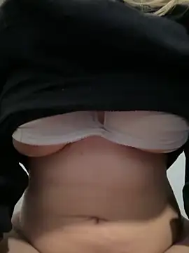 Snapshot of HottieBobi chatting on September 19, 2025, 4:51 pm HottieBobi online show from September 19, 2025, 4:51 pm