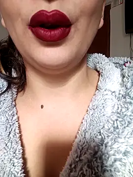 LINA-DALOUA online show from November 29, 2025, 1:36 pm