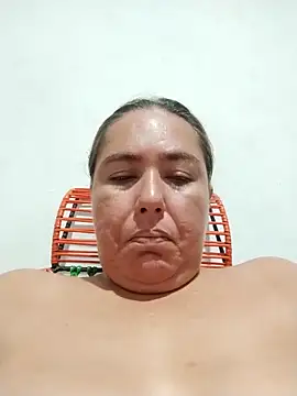 yyuly online show from October 8, 2025, 2:14 pm