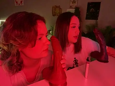 Snapshot of MoonIvy_ chatting on November 15, 2025, 5:31 pm MoonIvy online show from November 15, 2025, 5:31 pm