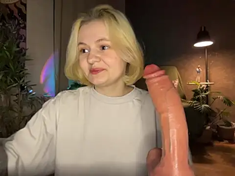 Snapshot of MoonIvy_ chatting on June 23, 2026, 7:23 pm MoonIvy online show from June 23, 2026, 7:23 pm
