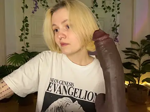 Snapshot of MoonIvy_ chatting on July 5, 2026, 7:54 pm MoonIvy online show from July 5, 2026, 7:54 pm