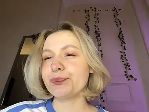 Snapshot of MoonIvy_ chatting on July 20, 2026, 8:11 pm MoonIvy online show from July 20, 2026, 8:11 pm