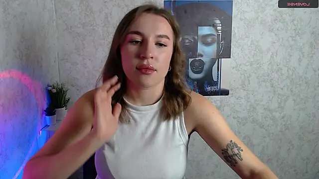 JuliaTopp  online show from October 5, 2025, 7:50 am