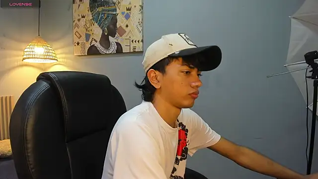 Snapshot of markbowie chatting on March 3, 2026, 1:28 pm markbowie online show from March 3, 2026, 1:28 pm