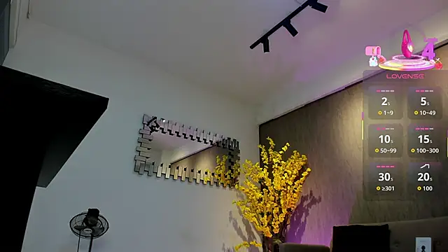 lily cash1 online show from November 7, 2025, 7:03 pm