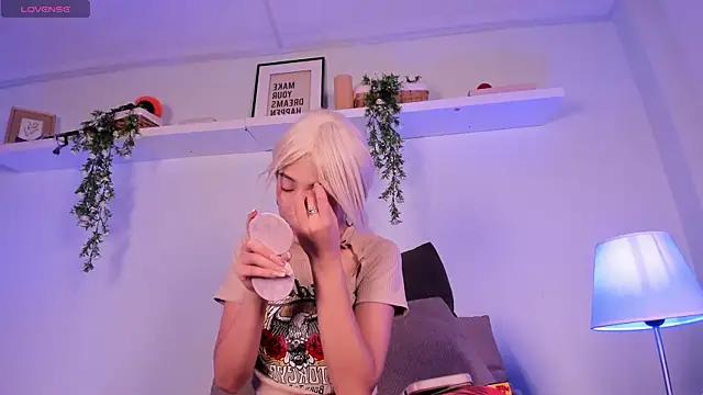 Vampgyal online show from December 18, 2025, 12:06 am