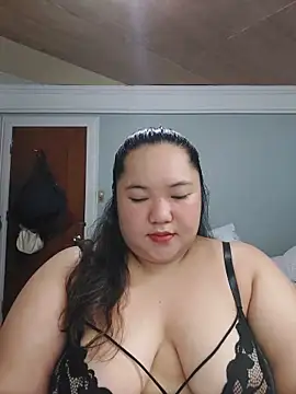 Snapshot of LianaCruzado chatting on June 5, 2026, 4:24 pm LianaCruzado online show from June 5, 2026, 4:24 pm