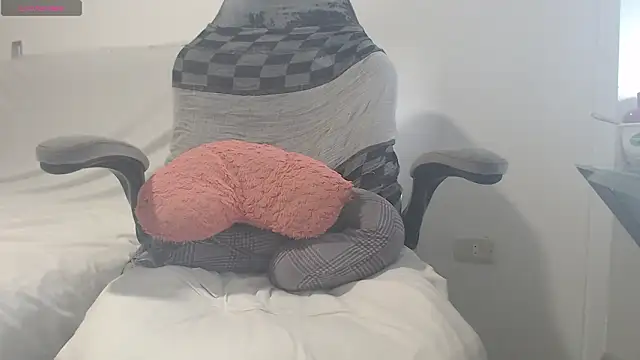 mia duvall online show from February 6, 2026, 3:15 pm