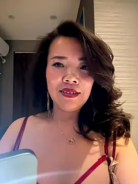 anna yngs online show from November 24, 2025, 2:06 pm